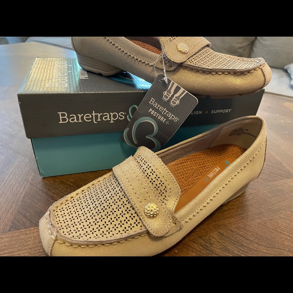 NIB Baretraps Loafers. Oakes soft gold. Size 8.5.